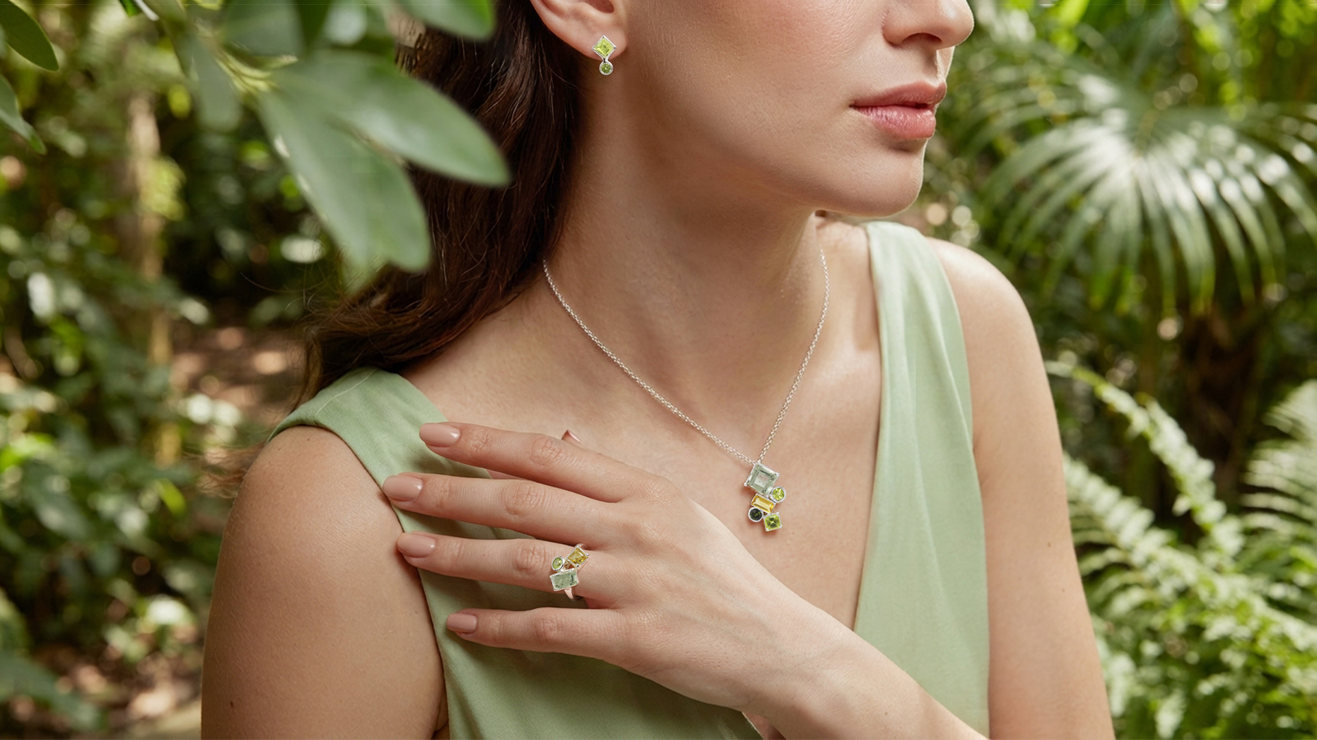 VEVA DIVA FOREST green gemstone necklace and earrings